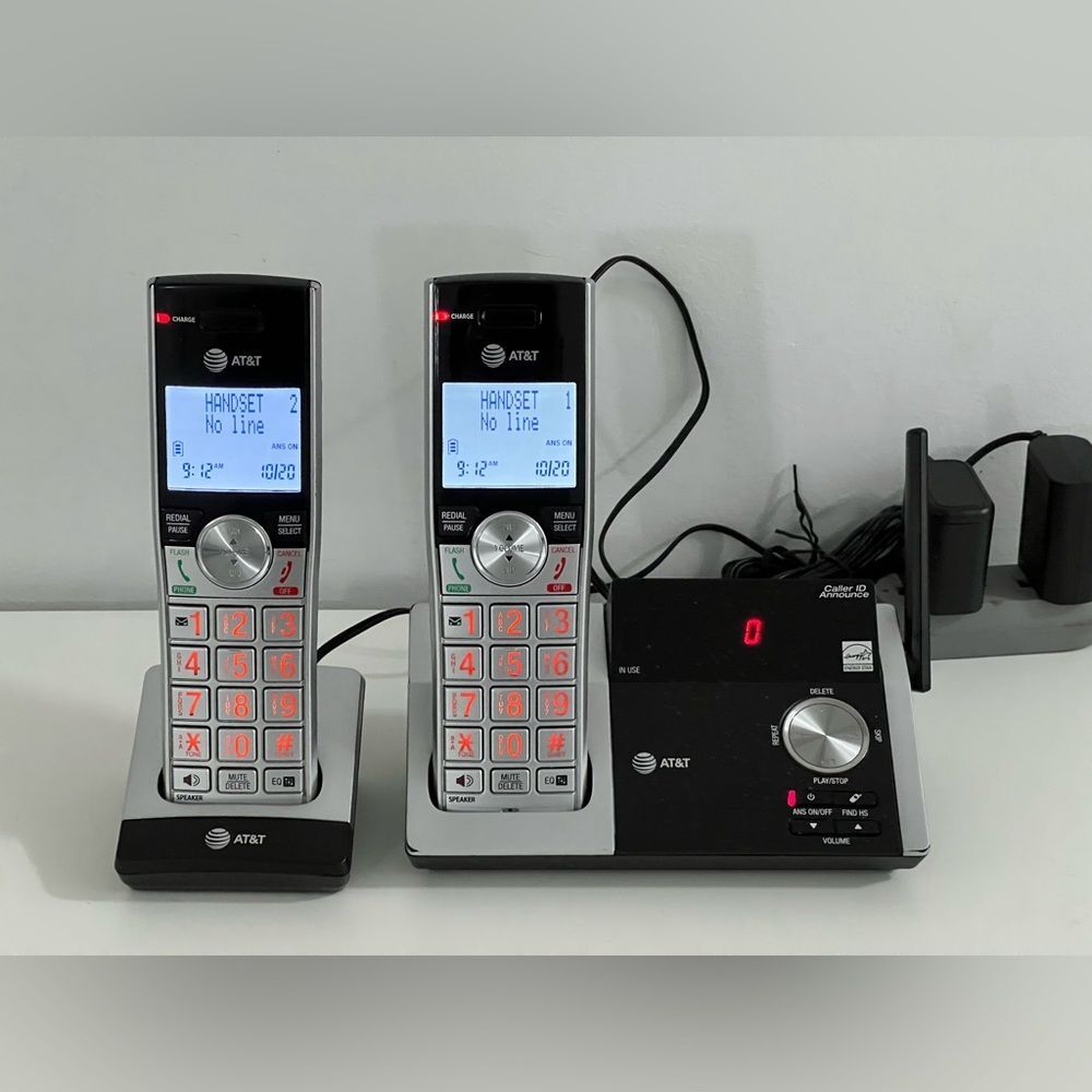 AT&T CL82215 Two-Handset Cordless Answering System with Caller ID/Call Waiting